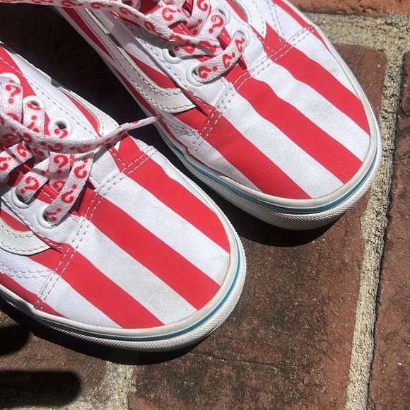 VANS Old Skool X International Stripes Womens Size 8. Where's Waldo Shoes Red - Picture 14 of 17